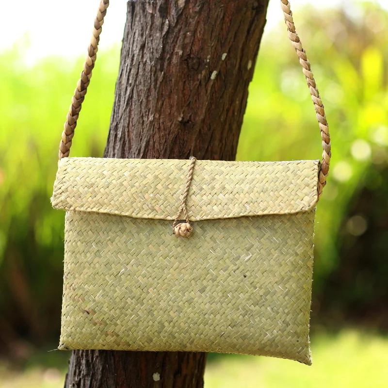 Easy Going Hand Woven Natural Fiber Shoulder Bag