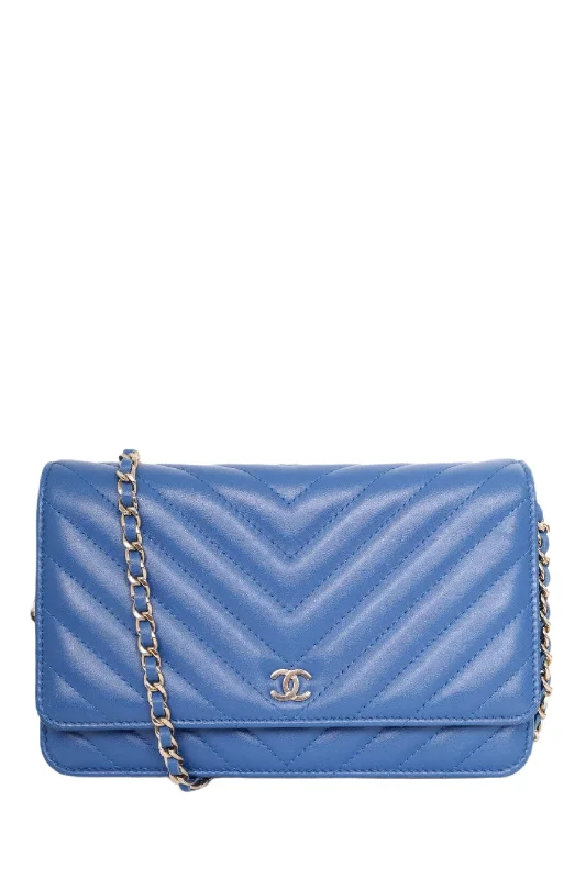 Pre-Loved Chanel™ 2018/19 Blue Chevron Leather Wallet On Chain