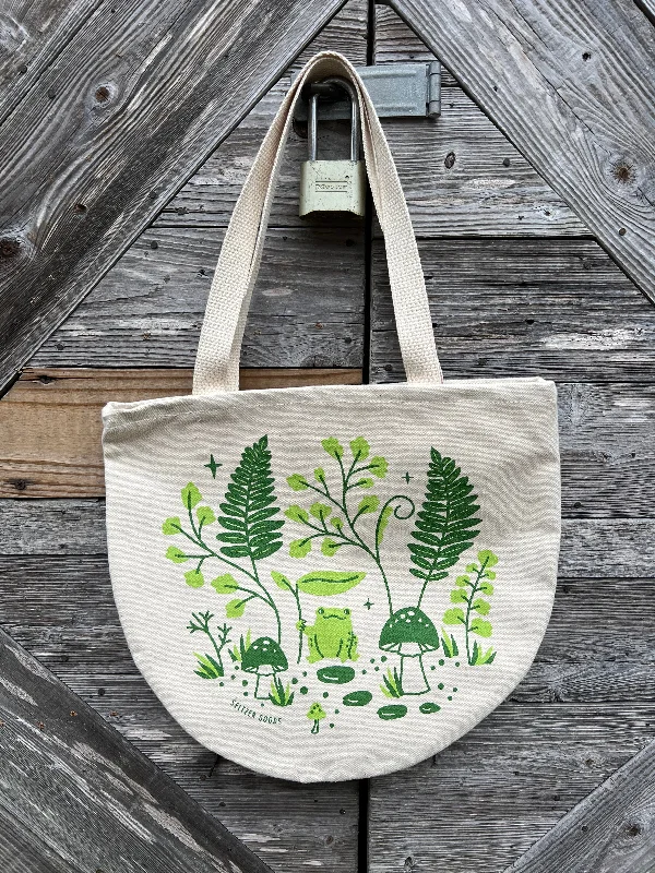 Frog Ferns Round Tote